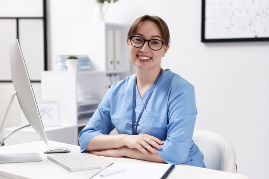 Fototapeta Professional nurse working at desk in office