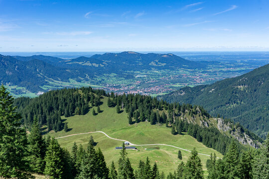 Wanderung in Bayern zum Seekarkreuz bei Lenggries - Blick auf den Ort Lenggries