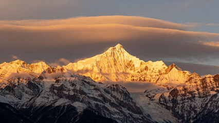 Fototapeta premium Golden sunlight on snow mountain peak