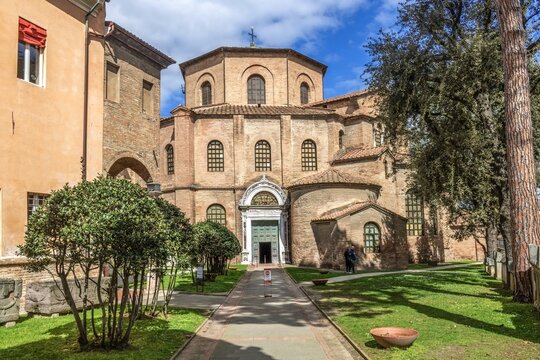 ravenna, italien - sp&auml;tantike kirche san vitale in der altstadt
