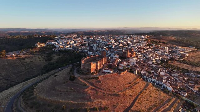 Atardecer en el castillo de Burgalimar en Ba&ntilde;os de la Encina, Andaluc&iacute;a	