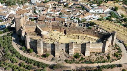 Obraz premium Castillo de Burgalimar construido por los omeyas en el municipio de Baños de la Encina, Andalucía 
