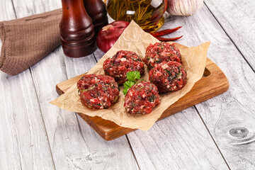 Raw beef meatballs for cooking