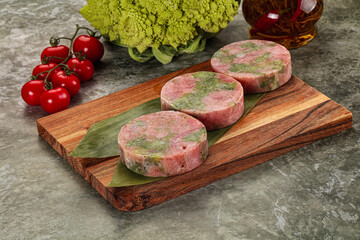 Raw Tuna medallion with broccoli