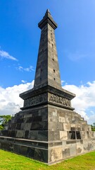 Obraz premium Tall, dark monument against a vibrant sky