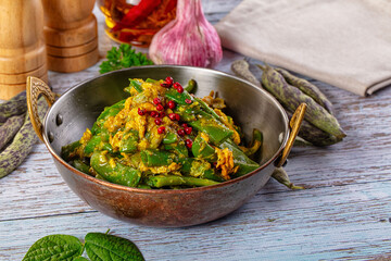 Steamed green beans with egg scramble