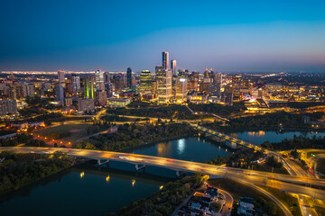 Obraz premium Aerial night view of Edmonton skyline and highway interchange