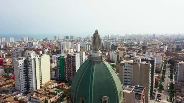 Vista a&eacute;rea de la Iglesia del Inmaculado Coraz&oacute;n de Mar&iacute;a, en al ciudad de Lima
