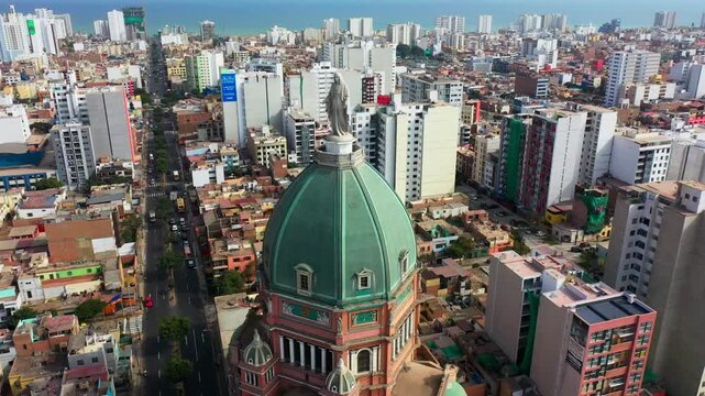 Vista a&eacute;rea de la Iglesia del Inmaculado Coraz&oacute;n de Mar&iacute;a, en al ciudad de Lima
