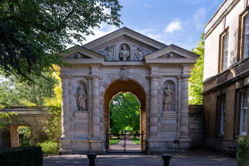 The Danby Gate to the botanical garden in Oxford in autumn