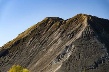 A mountain of asbestos mining waste