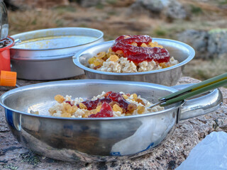 Oatmeal Breakfast in Camping Bowls