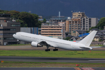 離陸する飛行機