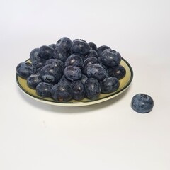 Plate of fresh blueberries