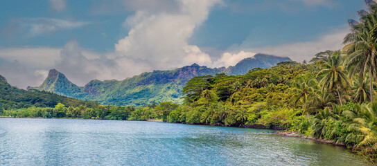 Breathtaking tropical scenery on the coast of the Opunohu village, Moorea island, Society Islands, French Polynesia South Pacific Ocean © Luis