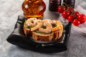 Sandwich with prawn and avocado