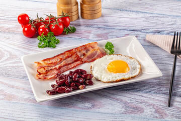 English breakfast with egg, bean and bacon