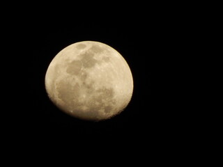Capture spectaculaire en haute résolution d'une éclipse lunaire totale, souvent surnommée la 