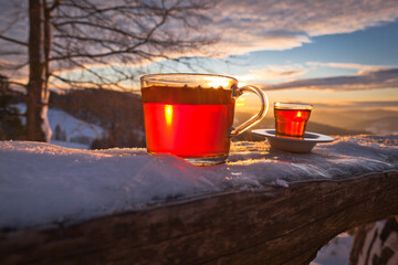 Piękna zima w okolicach Bacówki nad Wierchomlą w Gminie Muszyna o zachodzie słońca. Specjały kuchni z bacówki.