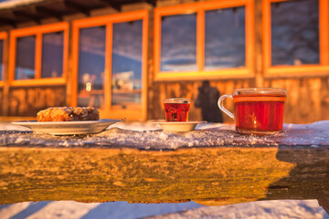 Piękna zima w okolicach Bacówki nad Wierchomlą w Gminie Muszyna o zachodzie słońca. Specjały kuchni z bacówki.