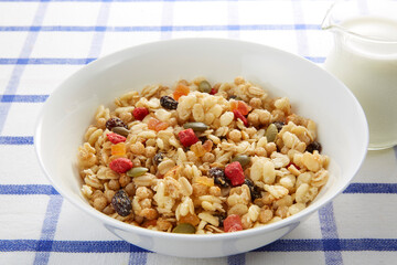 朝ごはんの爽やかなイメージ_グラノーラ