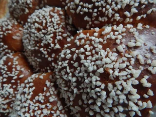 Fotobehang Koffiebonen Miam ! Belle brioche faite maison avec les grains de sucre craquants   © Manuela