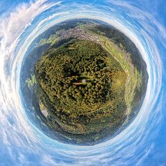 Blick auf Haslach im Schwarzwald, Luftfotografie, Deutschland, Oktober 2025