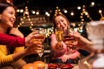 Celebrate whisky at an intimate party at a camping restaurant. group celebration.	