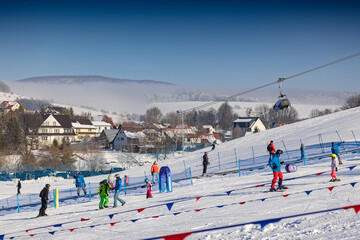 Stacja narciarska Master-Ski w Tyliczu zimą. © rogozinski