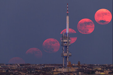 Zizkovska vez moon transition