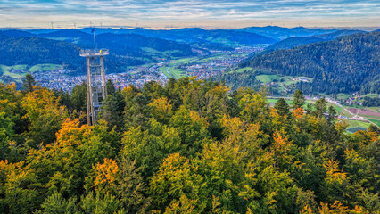 Orenkopfturm bei Haslach im Schwarzwald, Deutschland, Oktober 2025, Luftaufnahme