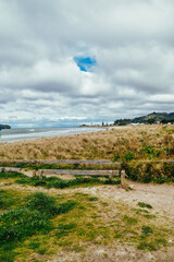 Fotograf&iacute;a de uno de los accesos de la playa de Whangamata en Nueva Zelanda.