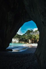 Fotobehang Cathedral Cove Fotografía del arco de Cathedral Cove Beach en la Península de Coromandel en Nueva Zelanda.  © Raquel