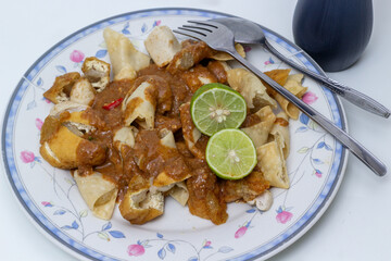 Siomay Bandung Indonesian Steamed Dumplings with Peanut Sauce