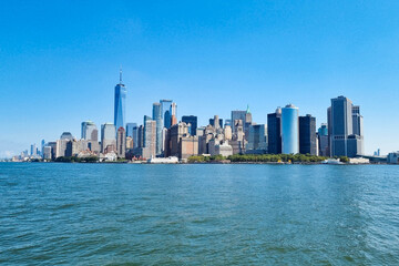 Fototapeta premium Manhattan, New York - Panoramic view of Manhattan skyline from the river