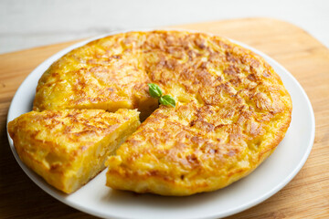 Traditional Spanish potato omelet. Step-by-step recipe to learn how to cook.