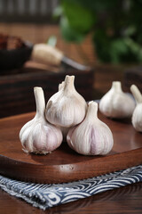 Fresh Shandong Garlic Bulbs on Wooden Cutting Board - Farm to Kitchen Cooking Ingredients