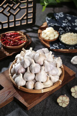 Fresh Shandong Garlic Bulbs with Traditional Chinese Spices and Cooking Ingredients