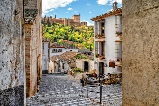 Fototapeta Granada, Spain. Historical streets of Spanish Granada. The Alhambra Palace complex. Beautiful Spanish city. Travel, Tourism 