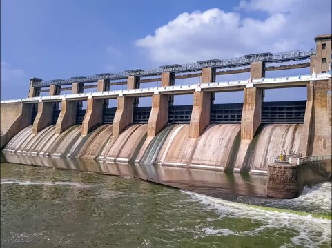 The Krishnagiri Dam, also known as the KRP Dam, is a tourist destination and picnic spot on the Thenpennai River in the Krishnagiri district of Tamil Nadu, India. Located about 100 km from Bangalore.
