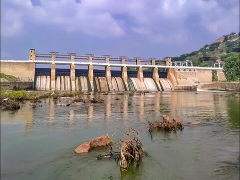 The Krishnagiri Dam, also known as the KRP Dam, is a tourist destination and picnic spot on the Thenpennai River in the Krishnagiri district of Tamil Nadu, India. Located about 100 km from Bangalore.