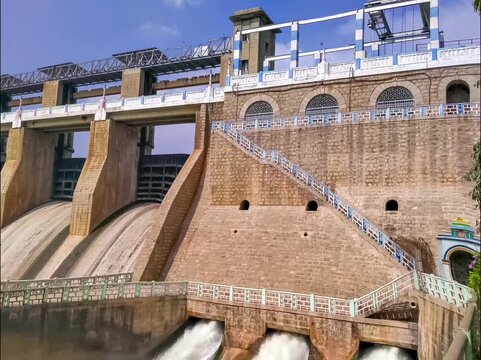 The Krishnagiri Dam, also known as the KRP Dam, is a tourist destination and picnic spot on the Thenpennai River in the Krishnagiri district of Tamil Nadu, India. Located about 100 km from Bangalore..