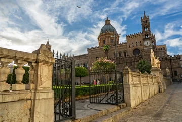Gordijnen Smalle Straten Palermo, the historic Sicilian capital city, featuring the monumental city gate, Palermo Cathedral, ornate baroque architecture, and charming narrow streets filled with history, Sicily, Italy  © Chawran