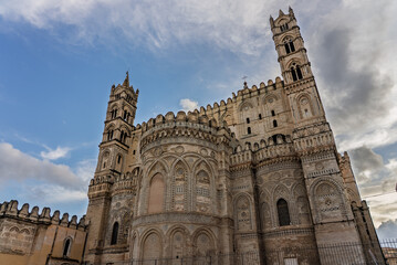 Fototapeta premium Palermo, the historic Sicilian capital city, featuring the monumental city gate, Palermo Cathedral, ornate baroque architecture, and charming narrow streets filled with history, Sicily, Italy
