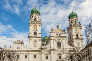 Fototapeta premium St. Stephen’s Cathedral in Passau, Lower Bavaria, baroque architecture with twin towers under a bright blue sky