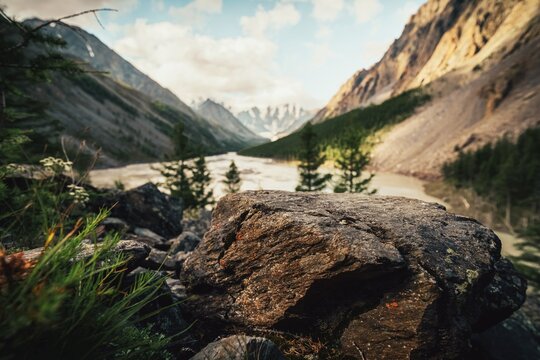 Fototapeta Stone podium in the mountains 