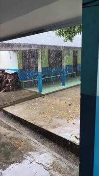 extreme weather, heavy rain in the afternoon