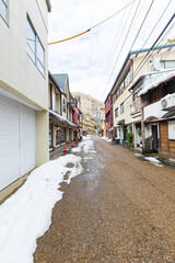 冬化粧した湯原温泉街