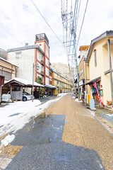 冬化粧した湯原温泉街