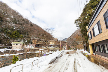 冬化粧した湯原温泉街